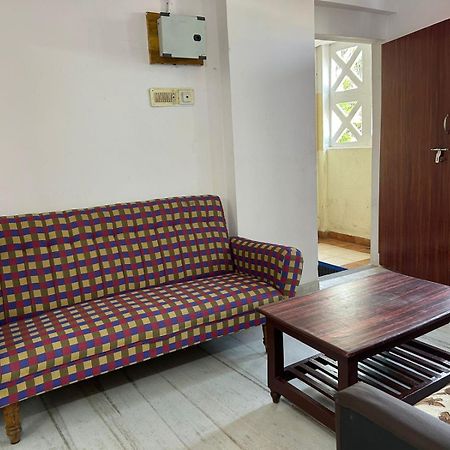 Vasavi Nivas Hotel ตีรูปาติ ภายนอก รูปภาพ