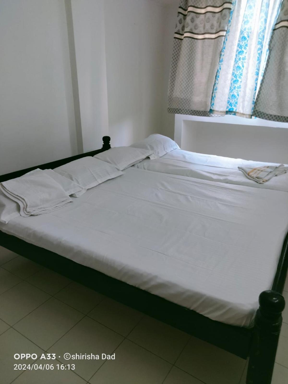 Vasavi Nivas Hotel ตีรูปาติ ภายนอก รูปภาพ