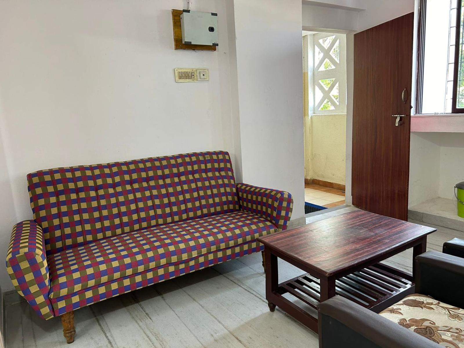 Vasavi Nivas Hotel ตีรูปาติ ภายนอก รูปภาพ